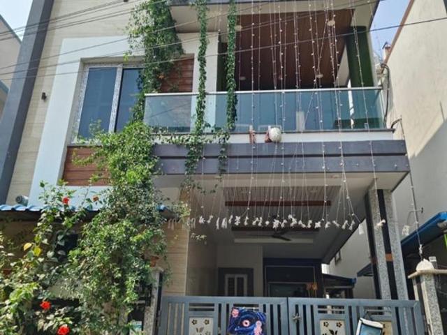 Resale | 3 BHK + Pooja Room,Servant Room,Study Room,Extra Room,Basement,Store Room 173 Sq.Yd. Villa in Western Bliss