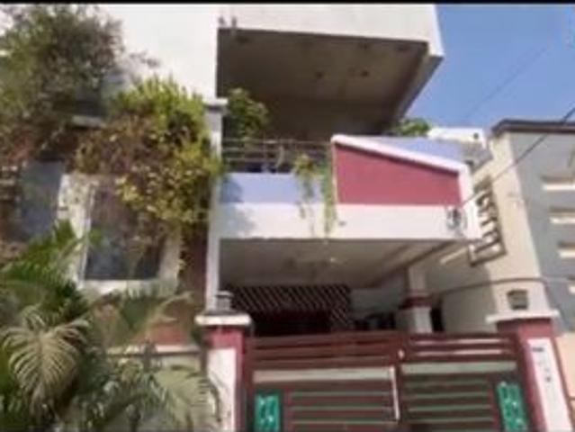 Resale | 3 BHK + Pooja Room,Servant Room,Study Room,Extra Room,Basement,Store Room 187 Sq.Yd. Villa in Secunderabad
