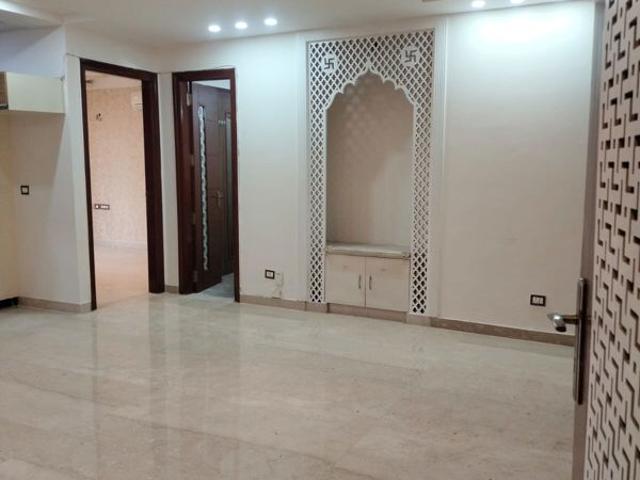 Resale | 3 BHK + Pooja Room,Servant Room,Study Room,Extra Room,Basement,Store Room 2450 Sq.Ft. Apartment in Unitech The Close North