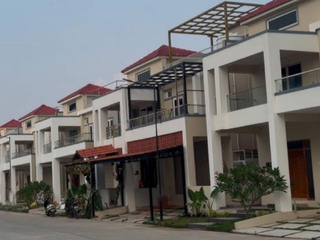 Resale | 3 BHK + Pooja Room,Servant Room,Study Room,Extra Room,Basement,Store Room 2785 Sq.Ft. Villa in Sri Mytri Aavasa