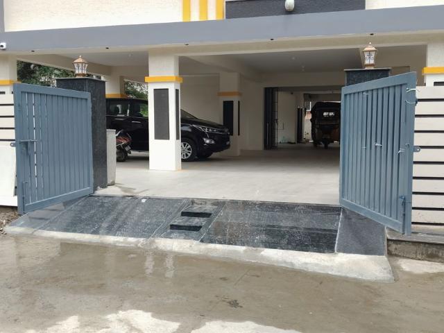 Resale | 3 BHK + Pooja Room,Servant Room,Study Room,Extra Room,Basement,Store Room 3000 Sq.Ft. Apartment in Madhapur