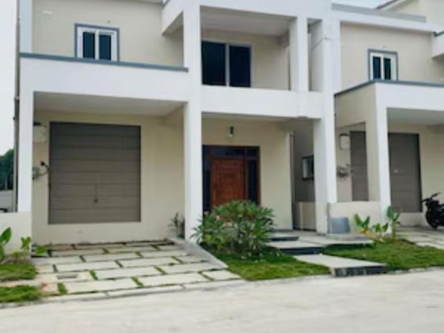 Resale | 3 BHK + Pooja Room,Servant Room,Study Room,Extra Room,Basement 2568 Sq.Ft. Villa in Sri Mytri Aavasa