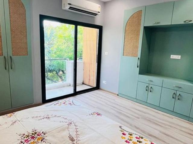 Resale | 3 BHK + Pooja Room,Servant Room,Study Room,Extra Room,Store Room 2250 Sq.Ft. Apartment in New Friends Colony