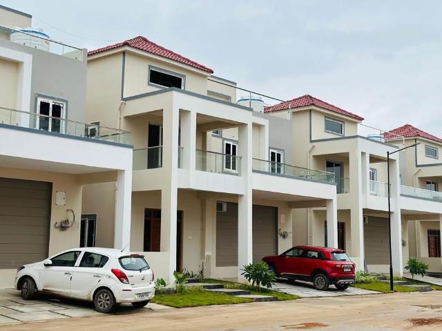 Resale | 3 BHK + Pooja Room,Servant Room,Study Room,Extra Room,Store Room 2384 Sq.Ft. Villa in Sri Mytri Aavasa