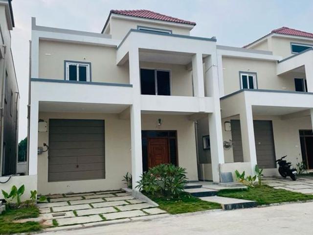 Resale | 3 BHK + Pooja Room,Servant Room,Study Room,Extra Room,Store Room 2384 Sq.Ft. Villa in Sri Mytri Aavasa