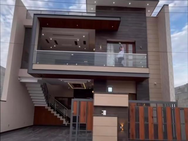Resale | 3 BHK + Pooja Room,Servant Room,Study Room,Extra Room 1500 Sq.Ft. Villa in Bommasandra