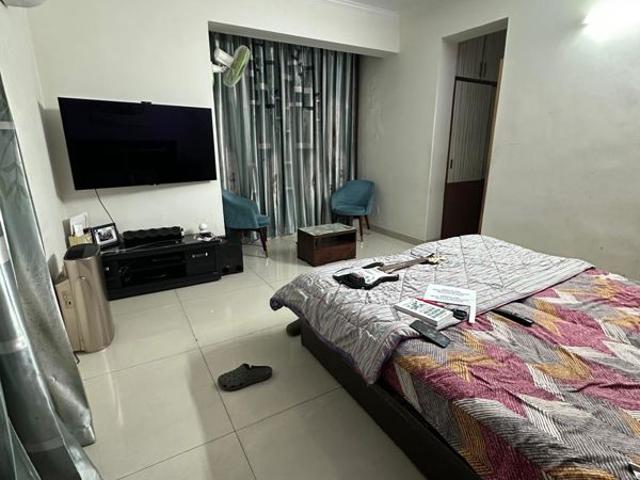 Resale | 3 BHK + Pooja Room,Servant Room,Study Room,Extra Room 1555 Sq.Ft. Apartment in M3M Crown