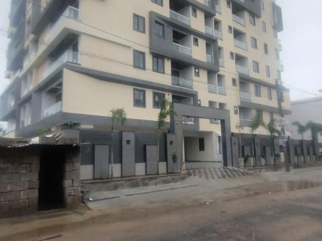 Resale | 3 BHK + Pooja Room,Servant Room,Study Room,Extra Room 1700 Sq.Ft. Apartment in Balaji Urban Prime