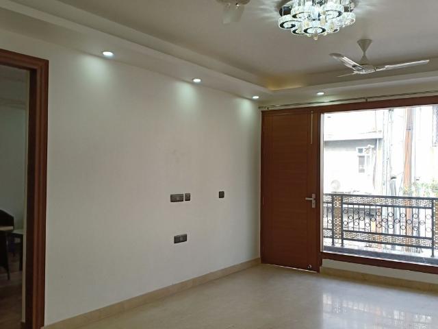 Resale | 3 BHK + Pooja Room,Servant Room,Study Room,Extra Room 1900 Sq.Ft. Apartment in Green Park Extension