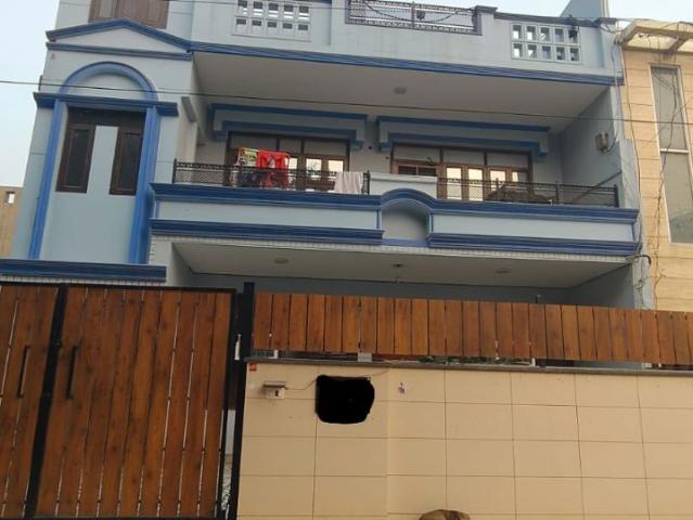 Resale | 3 BHK + Pooja Room,Servant Room,Store Room 250 Sq.Yd. Independent House in Sector 9