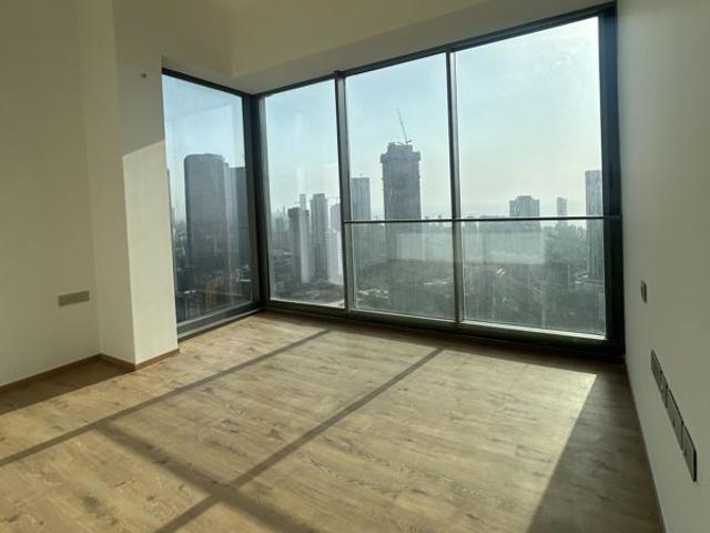 Resale | 3 BHK + Pooja Room,Store Room 1470 Sq.Ft. Apartment in Rustomjee Crown
