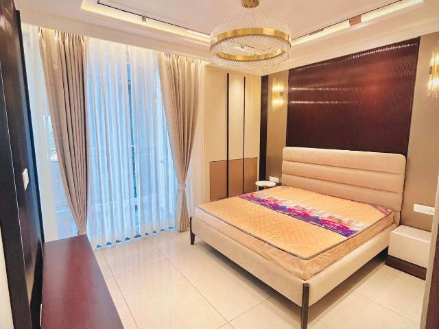 Resale | 3 BHK + Pooja Room,Study Room,Extra Room 140 Sq.Yd. Apartment in Sector 115