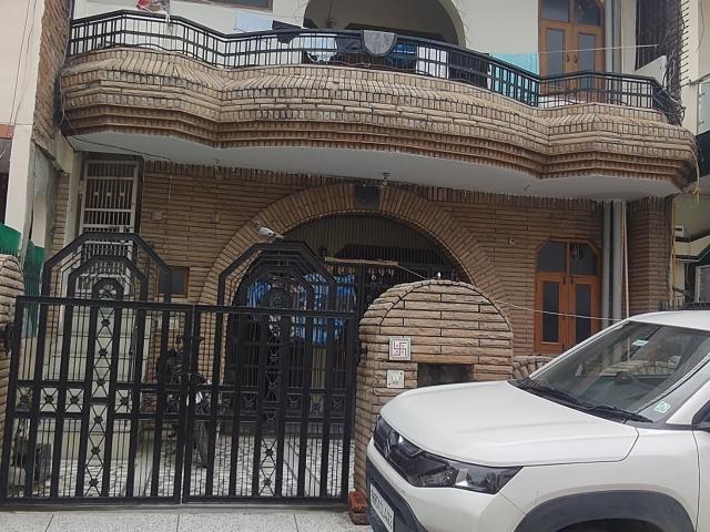 Resale | 3 BHK + Pooja Room,Study Room,Extra Room 160 Sq.Yd. Independent House in Sector 16