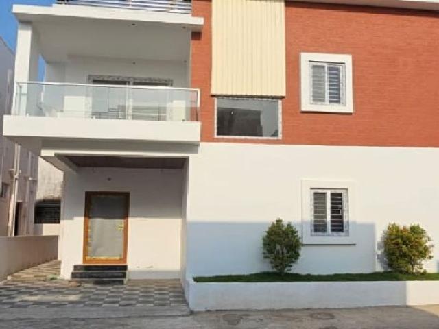 Resale | 3 BHK + Pooja Room,Study Room,Extra Room 1900 Sq.Ft. Villa in Singapur