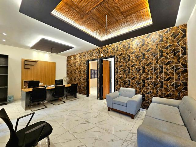 Resale | 3 BHK + Pooja Room,Study Room,Extra Room 2300 Sq.Ft. Apartment in Sector 82