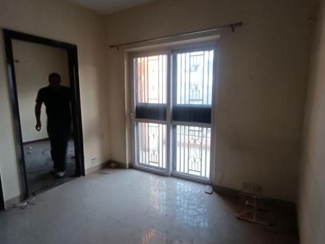 Resale | 3 BHK + Pooja Room,Study Room,Extra Room,Store Room 1080 Sq.Ft. Apartment in BPTP Parklands