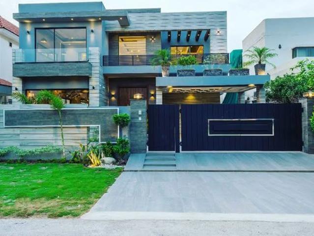 Resale | 3 BHK + Pooja Room,Study Room 1500 Sq.Ft. Villa in Centreo