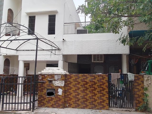 Resale | 3 BHK + Pooja Room,Study Room 160 Sq.Yd. Independent House in Sector 16