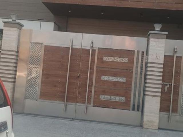 Resale | 3 BHK + Pooja Room,Study Room 250 Sq.Yd. Independent House in Sector 7