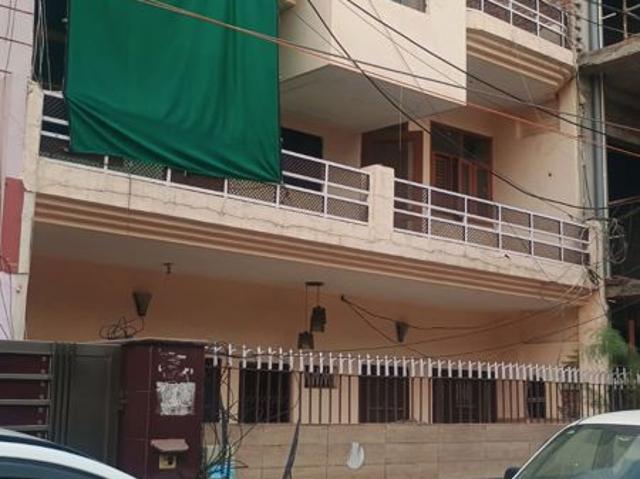 Resale | 3 BHK + Pooja Room,Study Room 250 Sq.Yd. Independent House in Sector 9