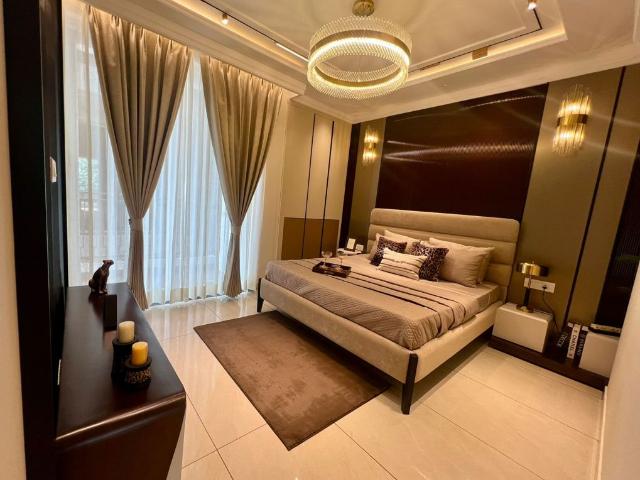 Resale | 3 BHK + Prayer Room 150 Sq.Yd. Apartment in Sector 115