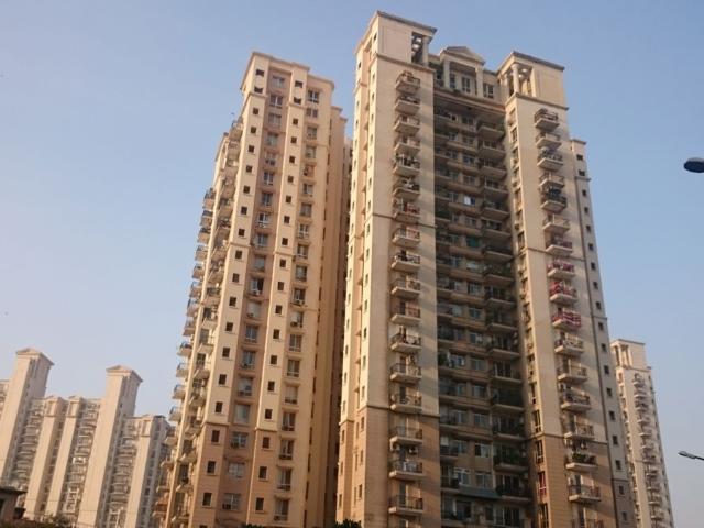 Resale | 3 BHK + Prayer Room 2050 Sq.Ft. Apartment in DLF Regency Park II