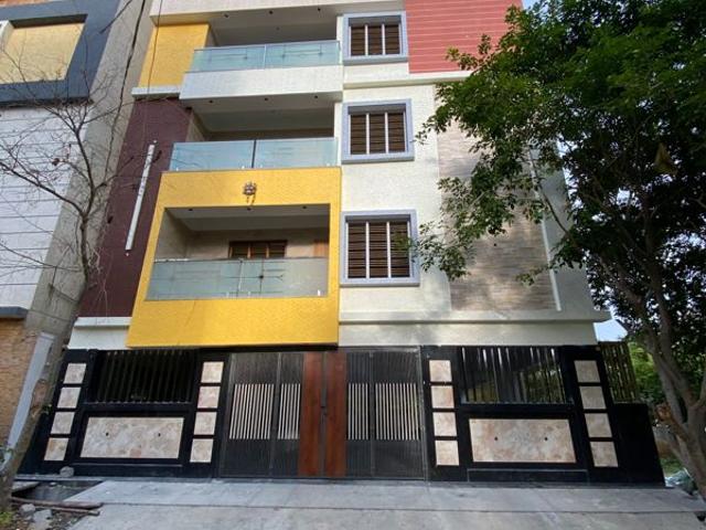 Resale | 3 BHK + Prayer Room,Extra Room,Basement 2400 Sq.Ft. Apartment in JP Nagar Phase 9