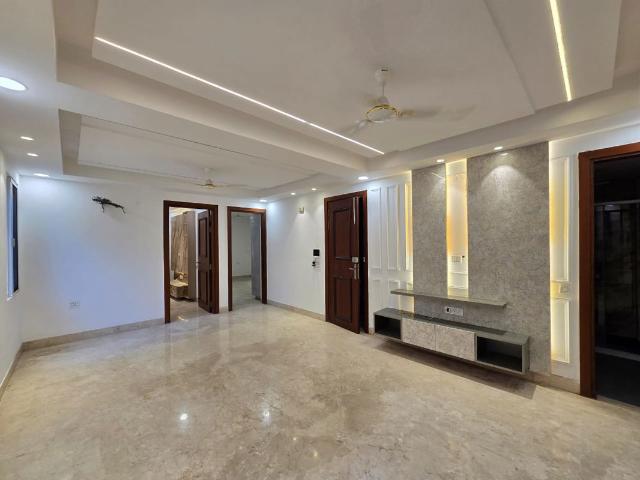 Resale | 3 BHK + Prayer Room,Servant Room,Extra Room,Basement 120 Sq.Yd. Apartment in Fateh Nagar
