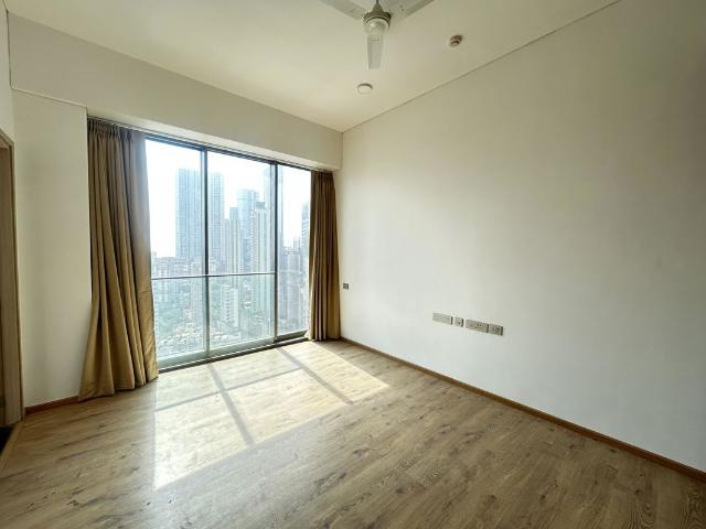 Resale | 3 BHK + Prayer Room,Servant Room,Store Room 1420 Sq.Ft. Apartment in Rustomjee Crown