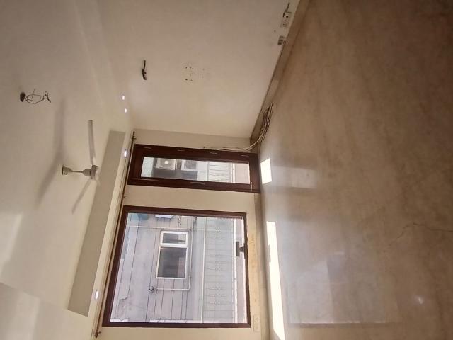 Resale | 3 BHK + Prayer Room,Servant Room,Study Room 2250 Sq.Ft. Apartment in New Friends Colony