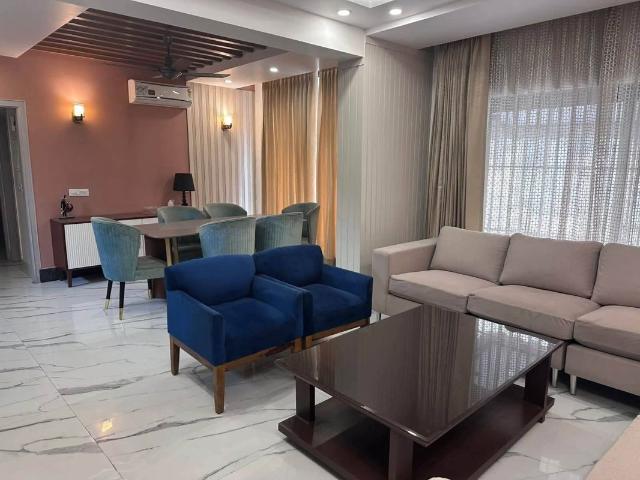 Resale | 3 BHK + Prayer Room,Servant Room,Study Room,Extra Room,Basement 250 Sq.Yd. Apartment in DLF City Phase IV