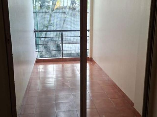 Resale | 3 BHK + Prayer Room,Servant Room,Study Room,Extra Room,Basement,Store Room 1407 Sq.Ft. Apartment in Century Commanders Vista