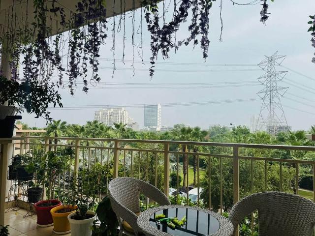 Resale | 3 BHK + Prayer Room,Servant Room,Study Room,Extra Room,Basement,Store Room 1650 Sq.Ft. Apartment in Emaar Gurgaon Greens
