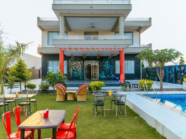 Resale | 3 BHK + Prayer Room,Servant Room,Study Room,Extra Room,Basement,Store Room 344 Sq.Yd. Villa in Central Park Flower Valley