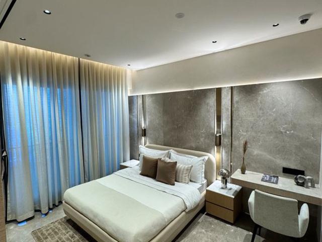 Resale | 3 BHK + Prayer Room,Servant Room 1200 Sq.Ft. Apartment in Kalpataru Parkcity Estella
