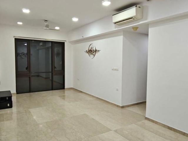 Resale | 3 BHK + Prayer Room,Servant Room 930 Sq.Ft. Apartment in Lodha The Park