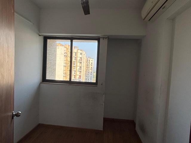 Resale | 1.5 BHK 640 Sq.Ft. Apartment in Lodha Lakeshore Greens