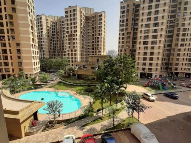 Resale | 1.5 BHK + 725 Sq.Ft. Apartment in Hubtown Gardenia