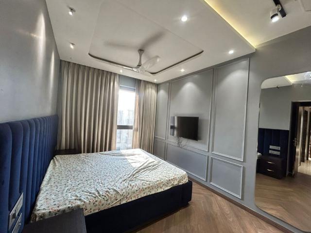 Resale | 1.5 BHK + Basement 560 Sq.Ft. Apartment in Lodha Amara