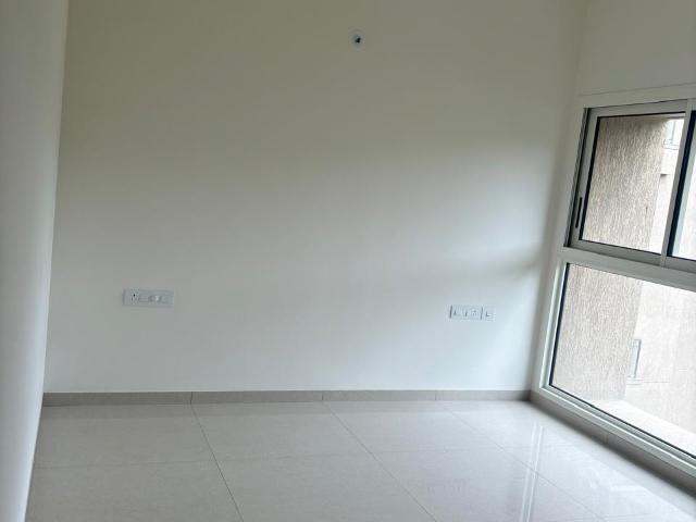 Resale | 1.5 BHK + Pooja Room 560 Sq.Ft. Apartment in Amanora Future Towers