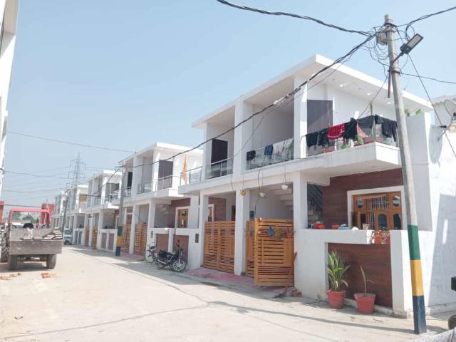 Resale | 1.5 BHK + Pooja Room 645 Sq.Ft. Villa in Gomti Nagar