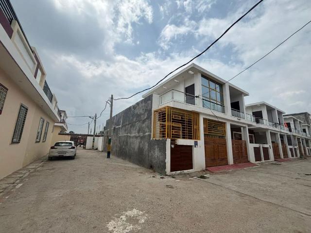 Resale | 1.5 BHK + Pooja Room 654 Sq.Ft. Villa in Gomti Nagar