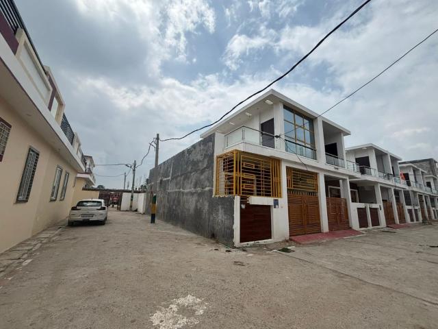 Resale | 1.5 BHK + Pooja Room 720 Sq.Ft. Villa in Gomti Nagar