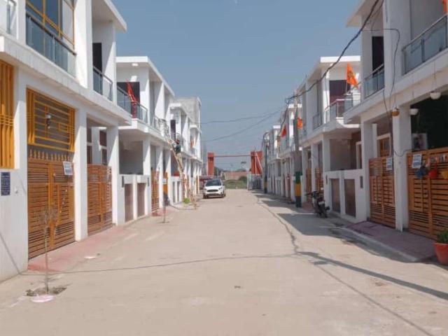 Resale | 1.5 BHK + Pooja Room 734 Sq.Ft. Villa in Gomti Nagar