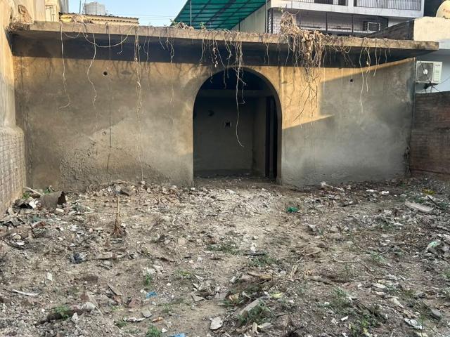 Resale | 1 BHK + 162 Sq.Mt. Independent House in Sector 11