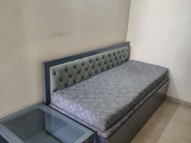 Resale | 1 BHK + 372 Sq.Ft. Apartment in Amanora Metro Tower