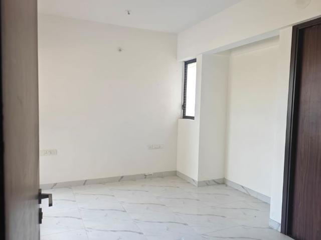 Resale | 1 BHK + 418 Sq.Ft. Apartment in Raymond Ten X Habitat