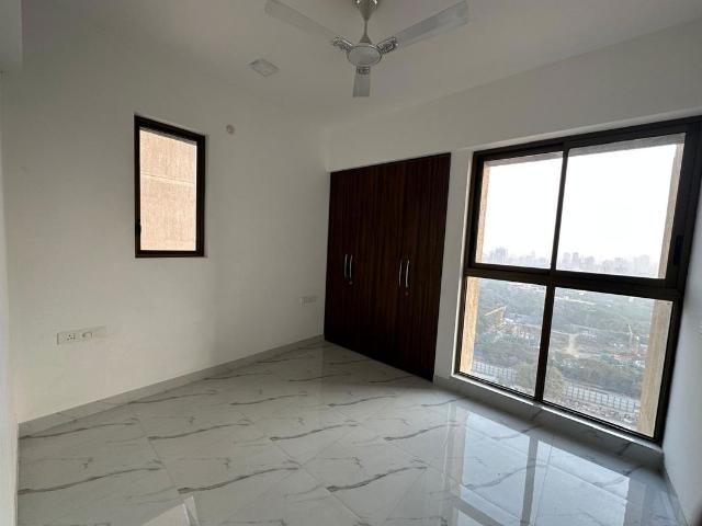 Resale | 1 BHK 410 Sq.Ft. Apartment in Raymond Ten X Habitat