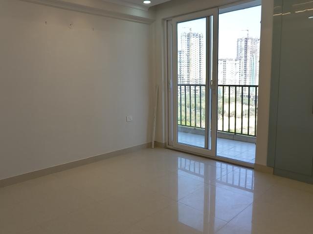 Resale | 1 BHK 450 Sq.Ft. Apartment in Paras Tierea