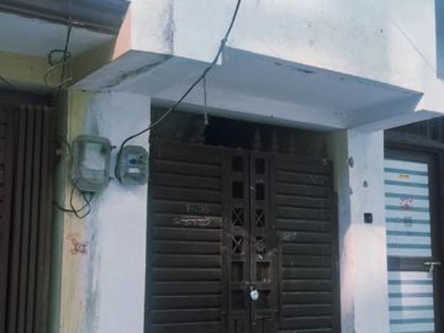 Resale | 1 BHK + 450 Sq.Ft. Independent House in UPAVP Amrapali Enclave